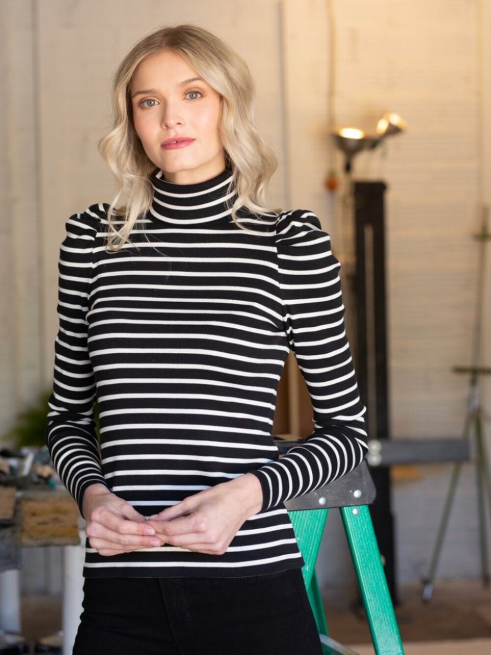 Veronica Beard Cedar Stripe Turtleneck Top Shirt Womens Small Black White Cotton